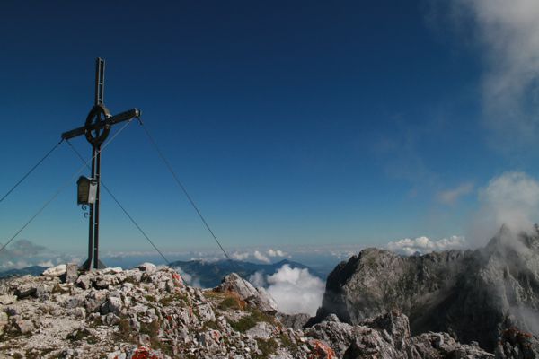 Treffauer Gipfel mit Ellmauer Halt im Hintergrund Treffauer Gipfel mit Ellmauer Halt im Hintergrund