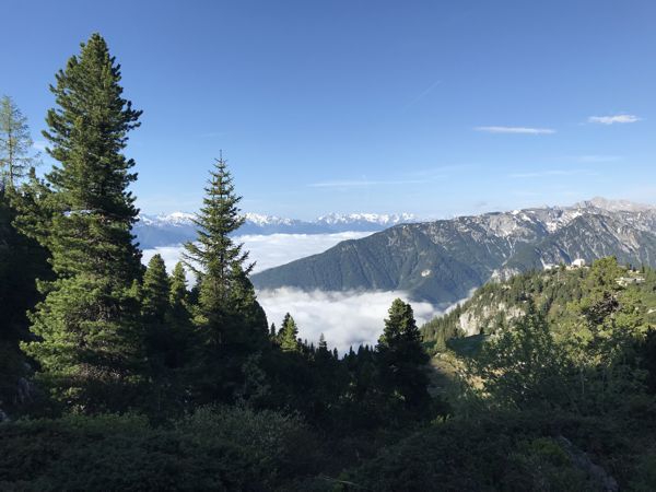 Aufstieg von Maurach zur Erfurter Hütte über den Wolken. Aufstieg von Maurach zur Erfurter Hütte über den Wolken.