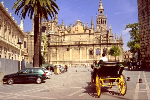 Unterwegs in Sevilla.* Unterwegs in Sevilla.*