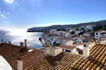Blick über die Dächer und Bucht von Caraqués Richtung Süden.