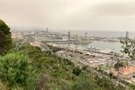 Blick über den Hafen bis zum Mittelmeer vom Berg Montjuïc.