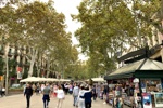 Unterwegs auf der Ramblas mit Massen von anderen Touristen.
