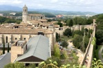 Blick vom Torre de Santo Domingo über die Altstadt von Girona bis zur Kathedrale.