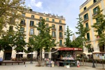 Über den Plaça de la Independència gings weiter zur Brücke von Gustav Eifel.