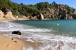 In der Nebensaison - ein einsamer Strand zum Ausspannen - Cala Giverola.