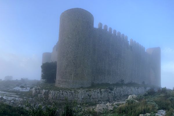 Unser häufigster Anblick - das Castell del Montgrí im Nebel. Unser häufigster Anblick - das Castell del Montgrí im Nebel.
