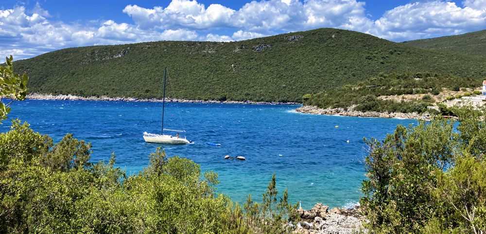 Wildes, traumhaftes Meer auf der Halbinsel Luštica. Wildes, traumhaftes Meer auf der Halbinsel Luštica.
