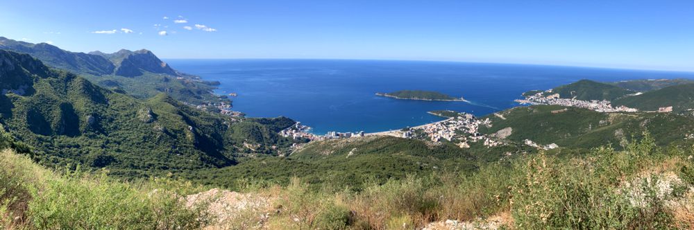 Die Bucht von Budva und die Adria. Die Bucht von Budva und die Adria.