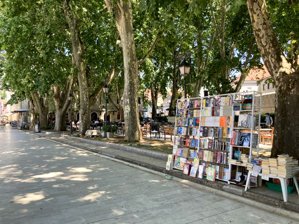Neue und gebrauchte Bücher, Videos, CDs und DVDs im Schatten der Platenen. Neue und gebrauchte Bücher, Videos, CDs und DVDs im Schatten der Platenen.