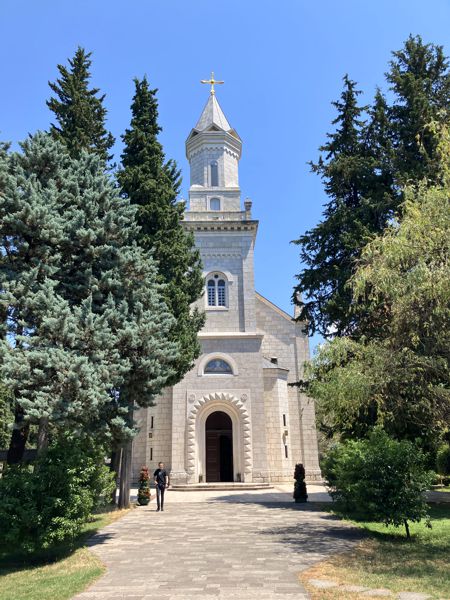 Orthodoxe Kirche "Saborni hram Svetog Preobraženja Gospodnjeg". Orthodoxe Kirche "Saborni hram Svetog Preobraženja Gospodnjeg".