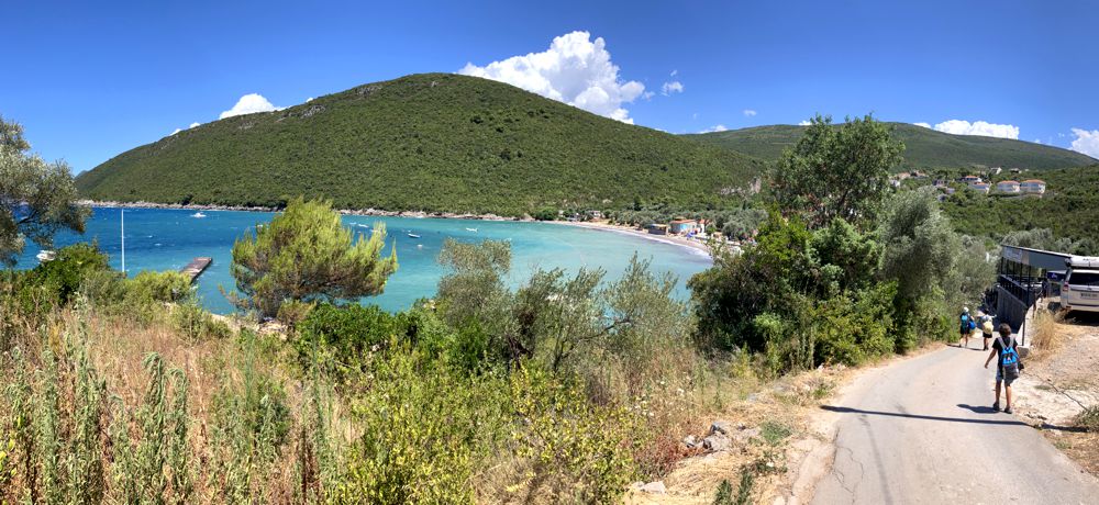 Unterwegs auf der Halbinsel Luštica mit traumhaften Wasser. Unterwegs auf der Halbinsel Luštica mit traumhaften Wasser.