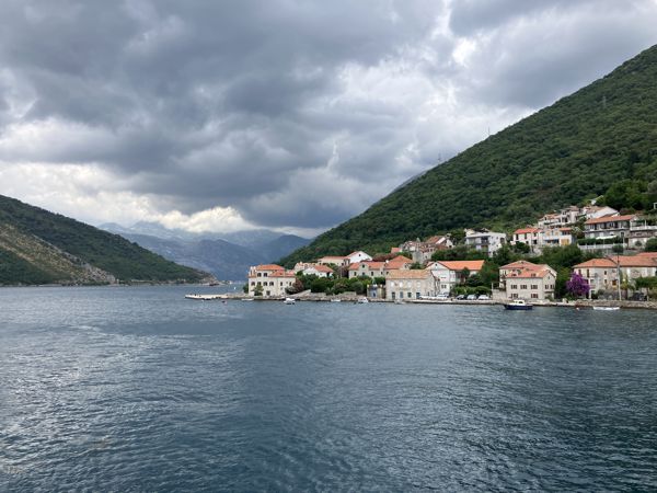 Blick von der Fähre in die inner Bucht von Kotor. Blick von der Fähre in die inner Bucht von Kotor.
