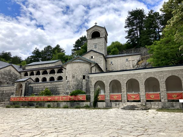 Das Kloster Cetinje wurden 1484 erbaut. Das Kloster Cetinje wurden 1484 erbaut.