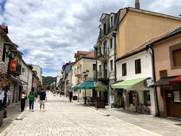 Die Fußgängerzone Njegoševa - I. Die Fußgängerzone Njegoševa - I.