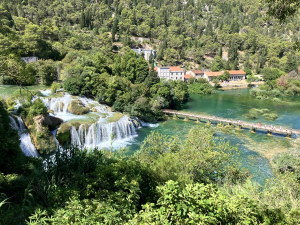 Blick auf den Hauptwasserfall in der Krka Region Skradinski Buk. Blick auf den Hauptwasserfall in der Krka Region Skradinski Buk.