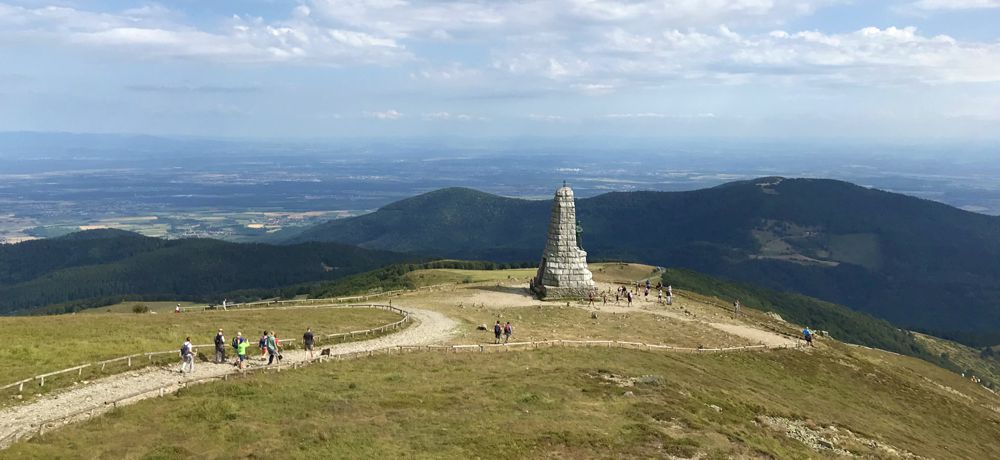 Blick in die Rheinebene vom Grand Ballon auf 1424m. Blick in die Rheinebene vom Grand Ballon auf 1424m.