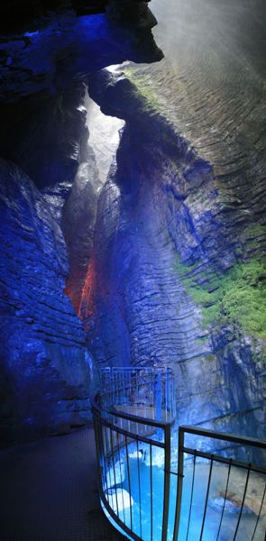 Unterer Wasserfall in Varone. Unterer Wasserfall in Varone.