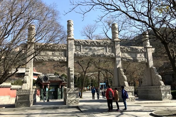 Äußeres Eingangstour zum Taiqing Gong Palast. Äußeres Eingangstour zum Taiqing Gong Palast.