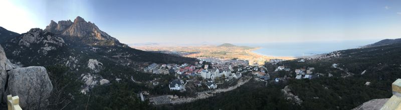 Blick vom Lion Peak über die Bucht vor Yangkou. Blick vom Lion Peak über die Bucht vor Yangkou.