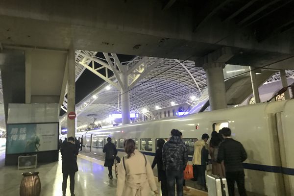 Mit dem Zug zurück nach Yantai. Mit dem Zug zurück nach Yantai.