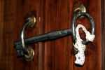 Liebevolle Details in unserer Ferienwohnung - Schrankschlüssel.