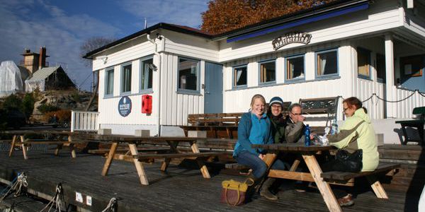 Mittagessen mit Linzer Torte im Hafen von Drøbak. Mittagessen mit Linzer Torte im Hafen von Drøbak.