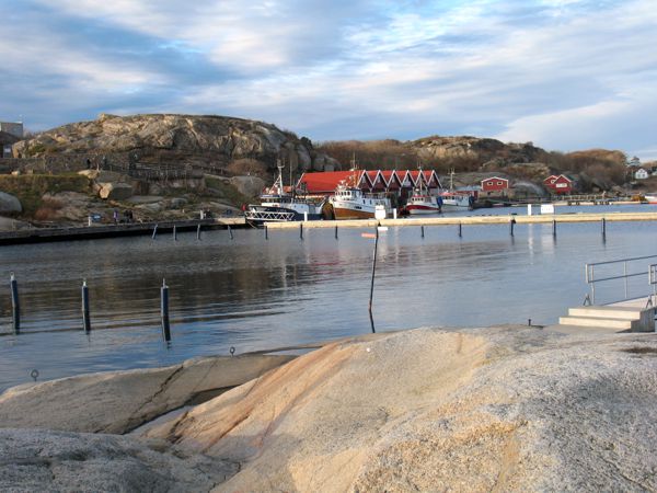 Der kleine Hafen von Verdens Ende zwischen den Schären.** Der kleine Hafen von Verdens Ende zwischen den Schären.**
