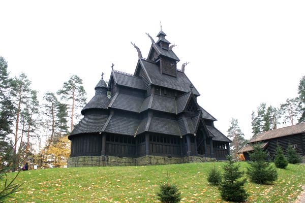 Die Stabkirche von Gol aus dem 12. Jahrhundert. Die Stabkirche von Gol aus dem 12. Jahrhundert.