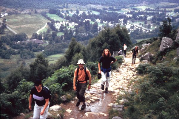 Am Morgen stiegen wir aus dem nebligen und dunstigen Tal hinauf auf die Berge. An diesem Punkt wußten wir noch nicht, was noch vor uns liegt. Zum Glück!** Am Morgen stiegen wir aus dem nebligen und dunstigen Tal hinauf auf die Berge. An diesem Punkt wußten wir noch nicht, was noch vor uns liegt. Zum Glück!**