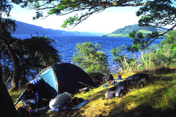 Eine windige Übernachtung am Loch Ness. Nessie gabs aber nicht zu sehen. Eine windige Übernachtung am Loch Ness. Nessie gabs aber nicht zu sehen.