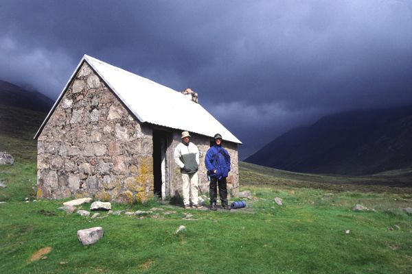 Nach dem Unwetter. Als der Sturm abgezogen war, konnten wir uns wieder vor die Hütte trauen. Nach dem Unwetter. Als der Sturm abgezogen war, konnten wir uns wieder vor die Hütte trauen.
