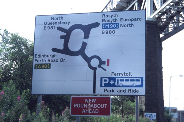 Wo bitte schön gehts nach Edinburgh? Die schottischen Verkehrsschilder sind nicht immer leicht zu lesen. Wo bitte schön gehts nach Edinburgh? Die schottischen Verkehrsschilder sind nicht immer leicht zu lesen.