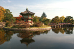 Pavillon und Pagode im Gyeongbokgung Palace.
