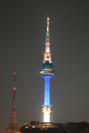 N Seoul Tower bei meiner nächtlichen Nachtwanderung auf den Namsan.