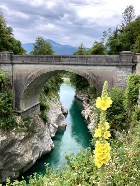 Napoleonbrücke über die Soča bei Kobarid. Napoleonbrücke über die Soča bei Kobarid.