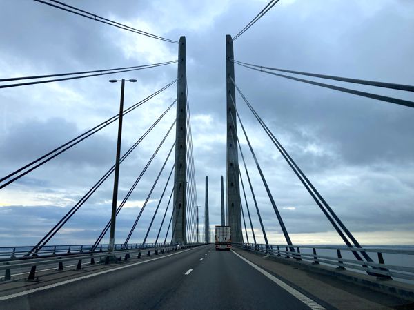 Am frühen Morgen über die Öresundbrück nach Schweden. Am frühen Morgen über die Öresundbrück nach Schweden.