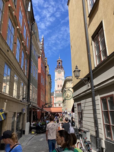 Unterwegs in den engen Gassen der Altstadt - hier vor der S:ta Gertrud, Tyska kyrkan. Unterwegs in den engen Gassen der Altstadt - hier vor der S:ta Gertrud, Tyska kyrkan.