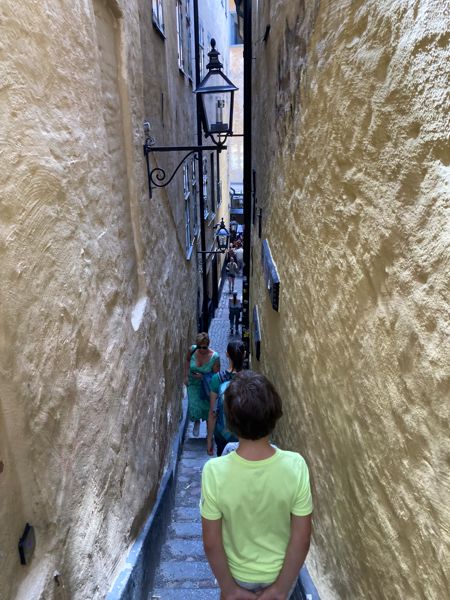 Stockholms engste Gasse (Mårten Trotzigs gränd). Stockholms engste Gasse (Mårten Trotzigs gränd).