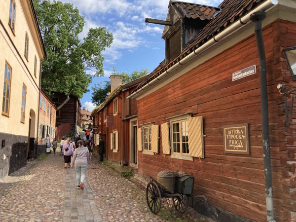 Moderner Straßenzug mit Buchdruckerei und Apotheke. Moderner Straßenzug mit Buchdruckerei und Apotheke.