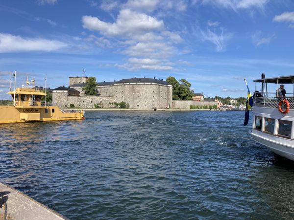 Das Kastell vor dem Hafen von Vaxholm schützte in der Vergangenheit auch Stockholm Das Kastell vor dem Hafen von Vaxholm schützte in der Vergangenheit auch Stockholm