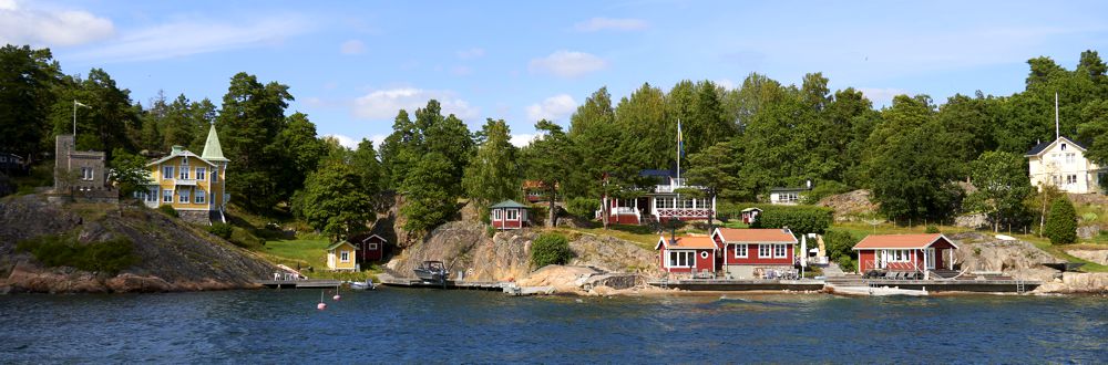 Sommerhäuser auf einer der unzähligen Stockholmer Schären. Sommerhäuser auf einer der unzähligen Stockholmer Schären.