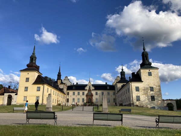 Schloss Tyresö mit Schlosskirche aus dem 17. Jahrhundert. Schloss Tyresö mit Schlosskirche aus dem 17. Jahrhundert.