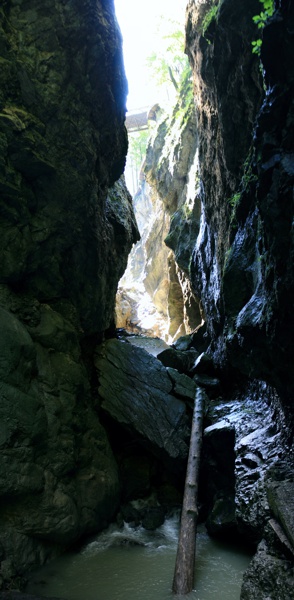 Der Felssturz von 2011 versperrt den Weg durch die Schlucht. Der Felssturz von 2011 versperrt den Weg durch die Schlucht.