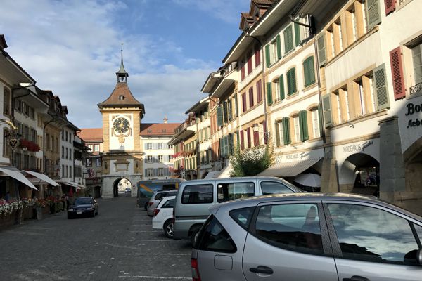 Hauptstraße durch die Altstadt in Murten. Hauptstraße durch die Altstadt in Murten.