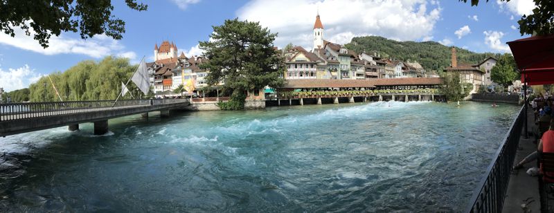 Surfer auf der Aare in Thun. Surfer auf der Aare in Thun.