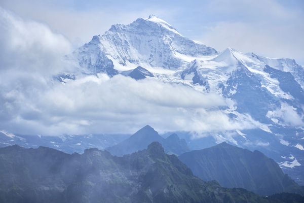 Die schneebedeckten Gipfel des Berner Oberlandes. Die schneebedeckten Gipfel des Berner Oberlandes.