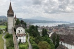 Blick von der Museggmauer über Luzern und den Vierwaldstättersee.