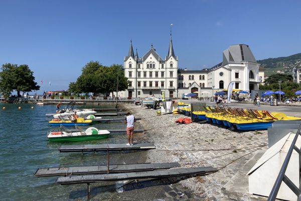 Das Château de l'Aile am Marktplatz von Vevey. Das Château de l'Aile am Marktplatz von Vevey.