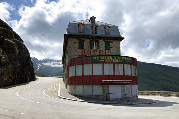 Das ehemalige Hotel Belvedere gegenüber des Gletschergartens. Das ehemalige Hotel Belvedere gegenüber des Gletschergartens.
