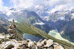 Gipfelpanorama vom Sidelhorn hinab zum Oberaarsee, Triebtensee und Grimselsee (v.l.n.r.).